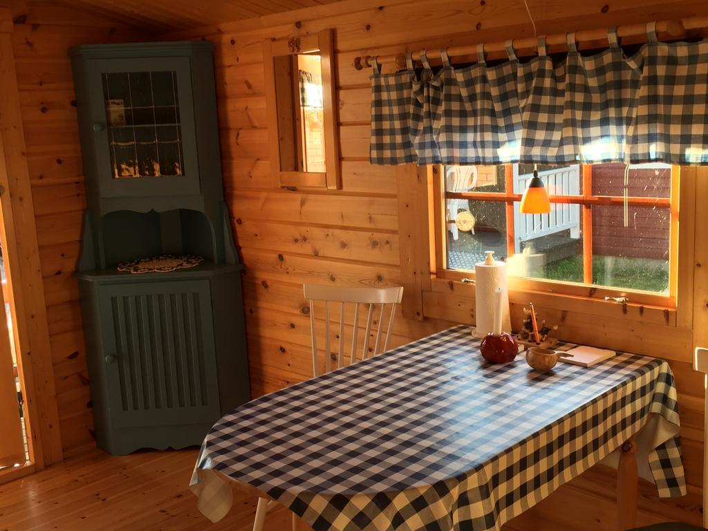 Stuga Vid Hedenaesets Stencafe Exterior photo